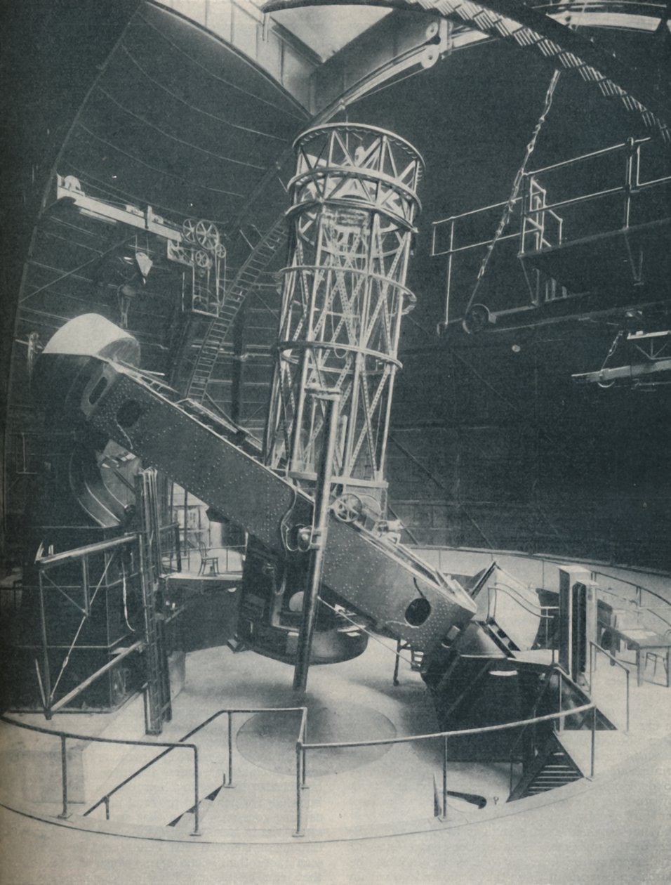 带钢和混凝土的对冲轮，100英寸反射器，c1935 作者 不明