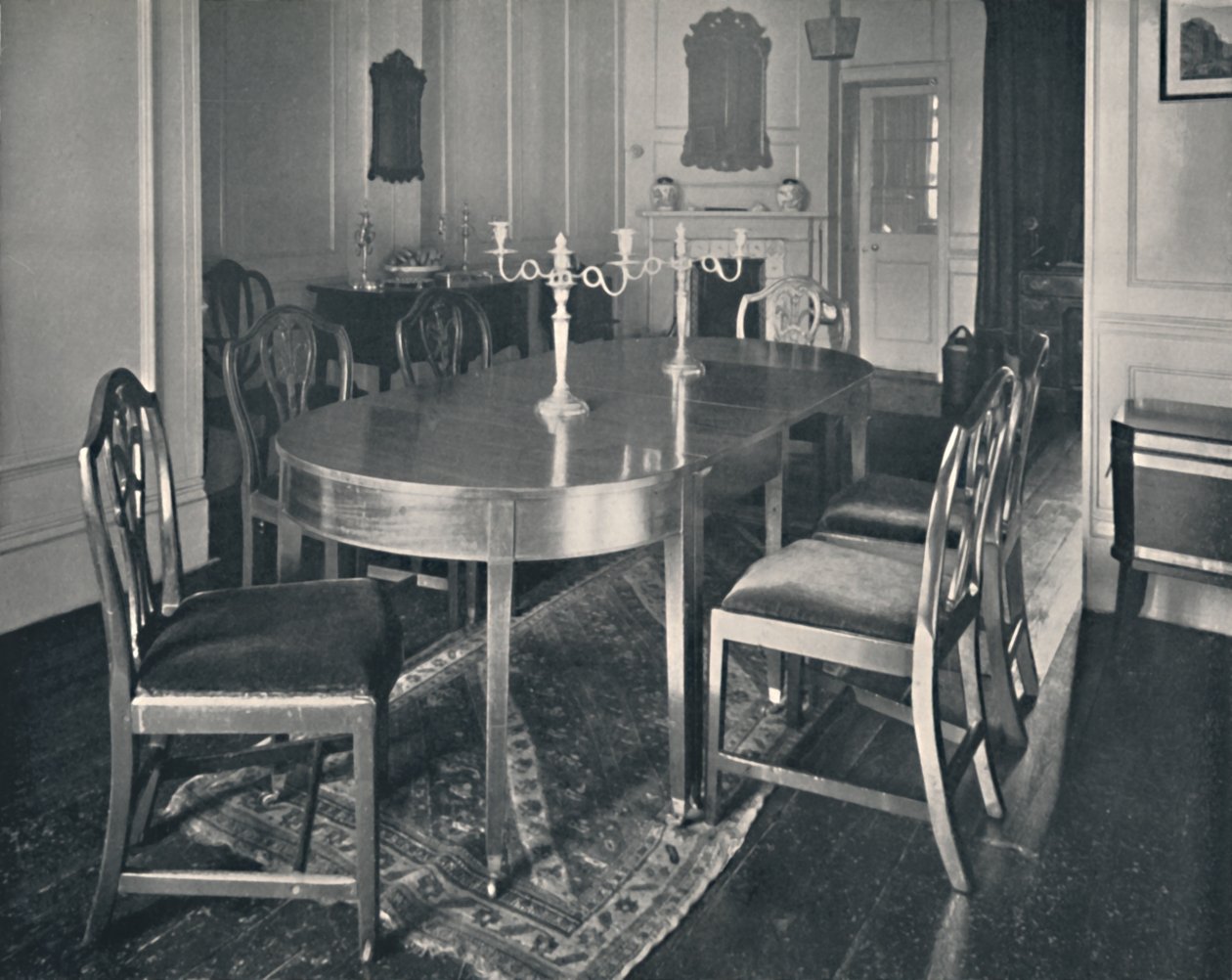 Hepplewhite桃花心木餐厅家具，1760-1770年，1928年 作者 不明