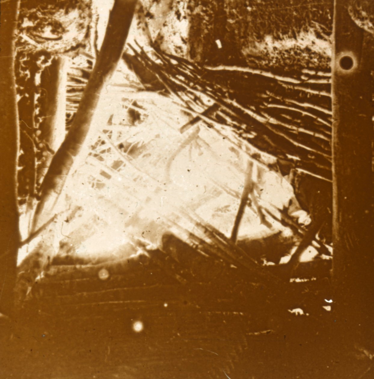 被75枚自动高射炮c1914-c1918击中 作者 不明