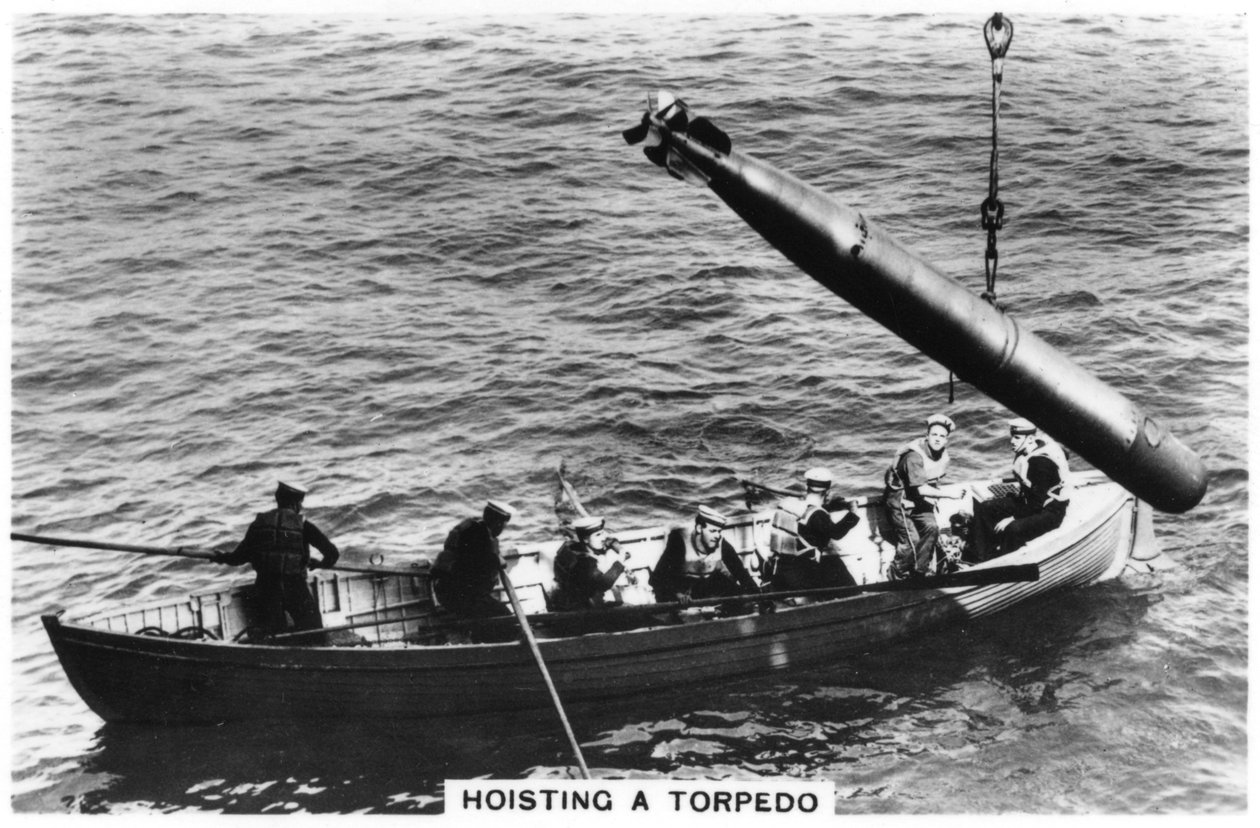 提升鱼雷，HMS勇敢号，1937年 作者 不明