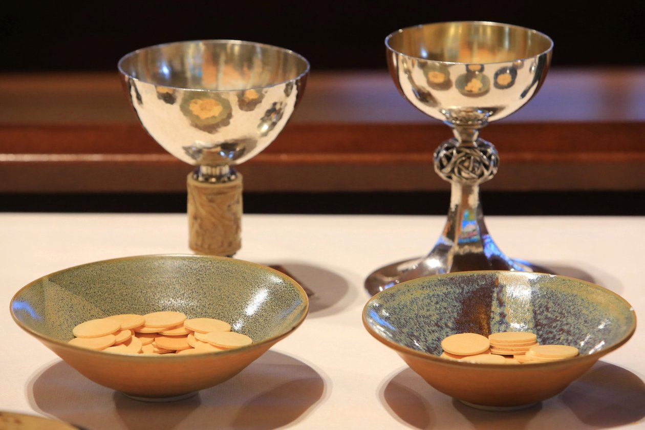 Hosts and chalices, Bussy-Saint-Georges, France 作者 不明