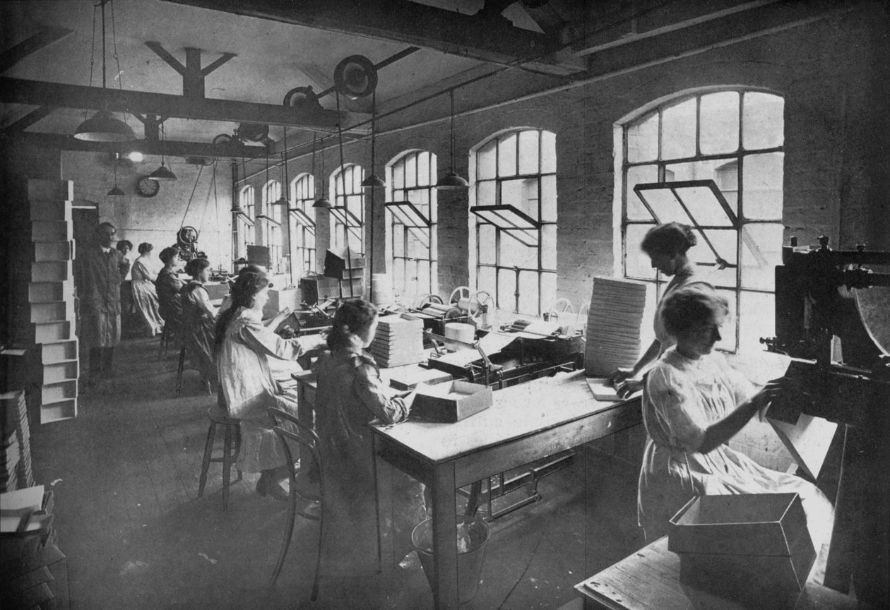 1919年在盒子工厂里 作者 不明