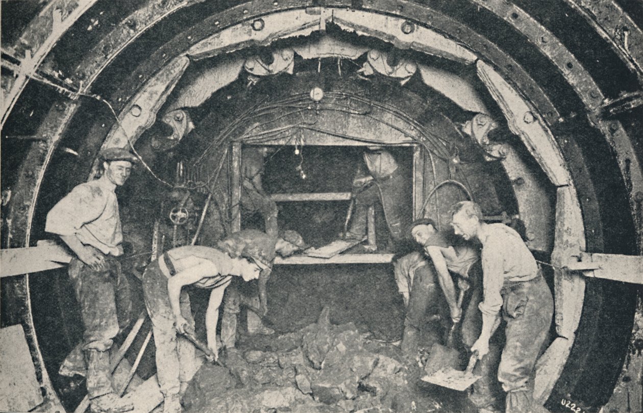 1926年在大头隧道盾内 作者 不明