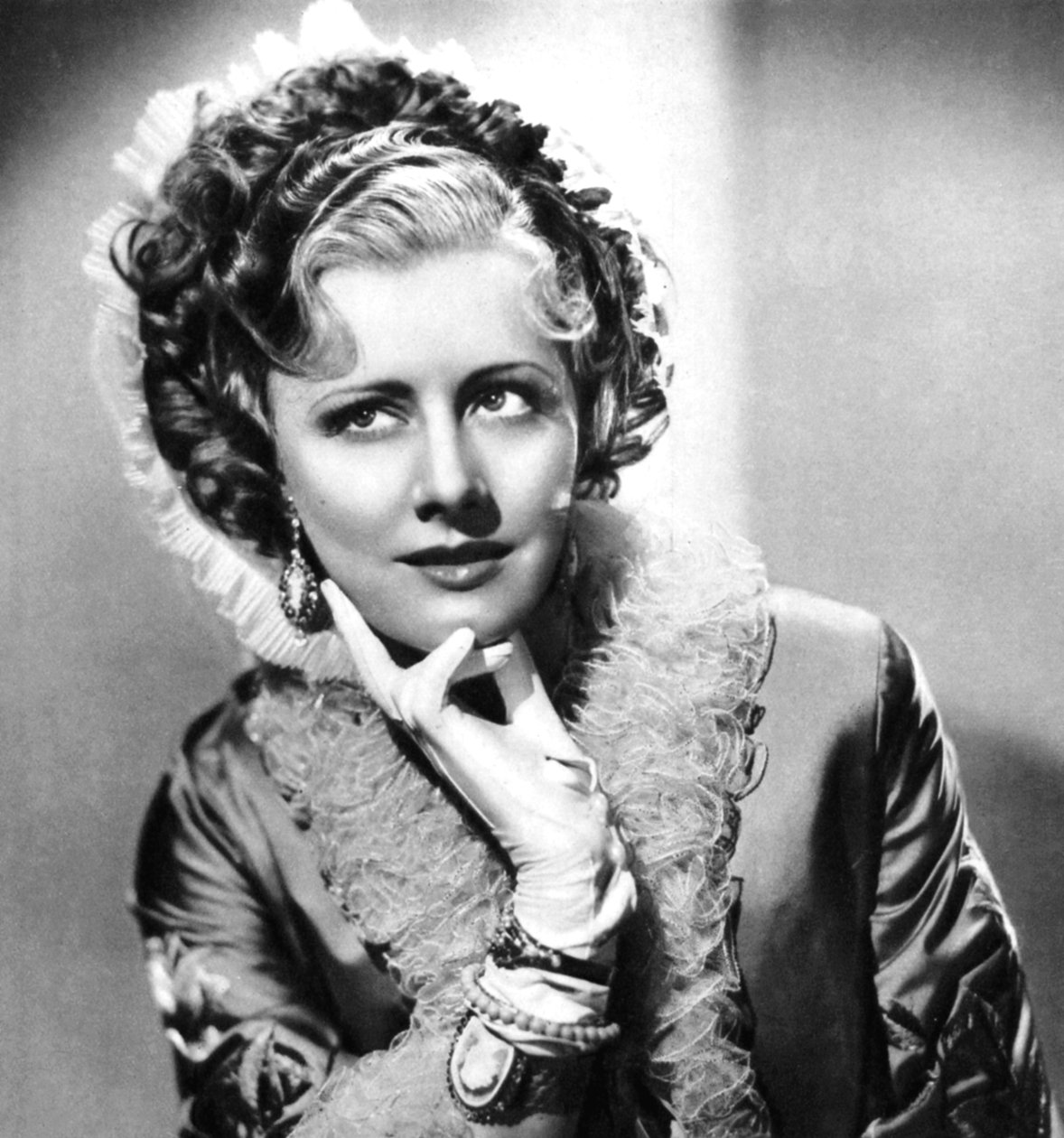 艾琳·邓恩（Irene Dunne），美国电影演员兼歌手，1934-1935年 作者 不明