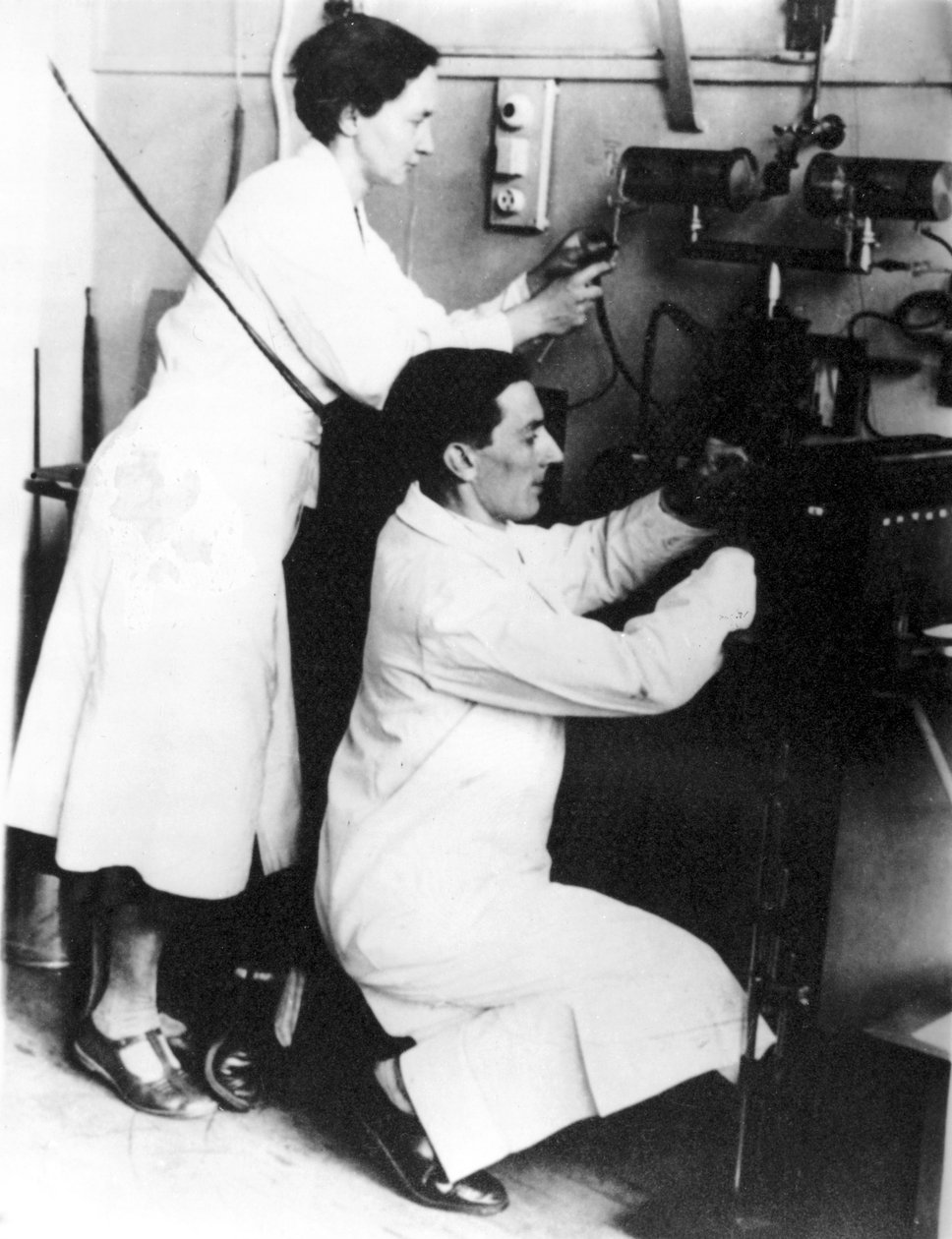 法国物理学家Irene Joliot-Curie和Frederic Joliot，约1935年 作者 不明