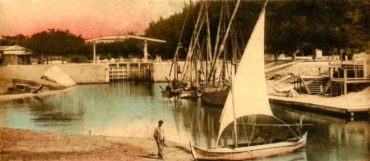 伊斯玛利亚（Ismailia）-防洪闸向下，c1918-c1939。 作者 不明