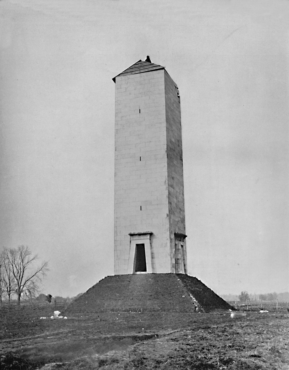杰克逊纪念碑，路易斯安那州新奥尔良战场，摄于1897年。 作者 不明