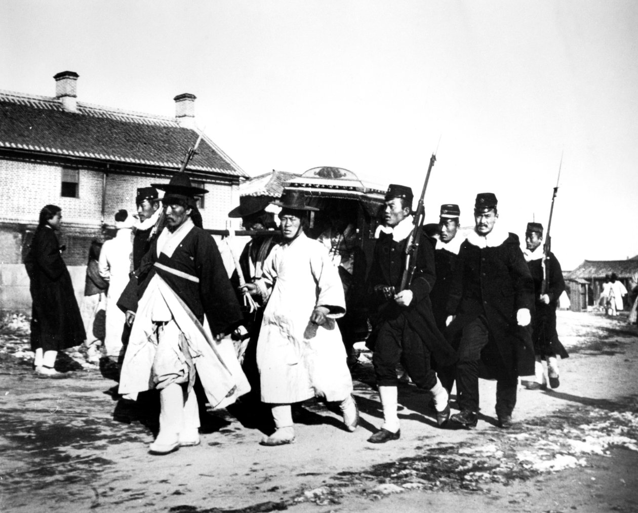 日本官兵，韩国，1900年 作者 不明