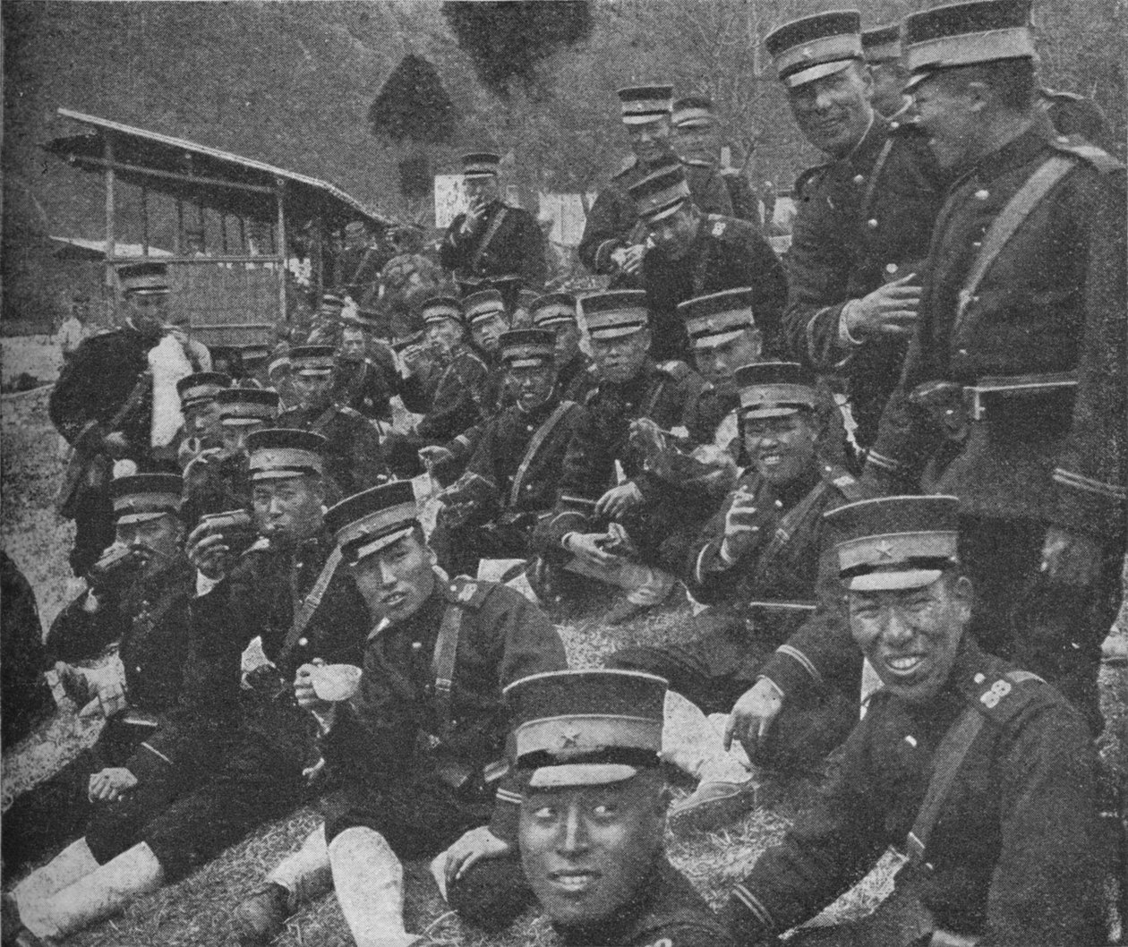 前往前线的日本士兵：1904-1905 1907年的午饭，茶和米饭 作者 不明