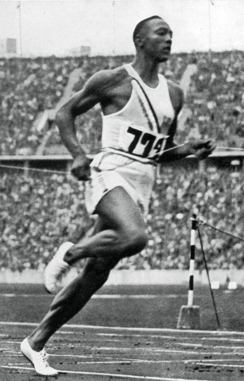 杰西·欧文斯（Jesse Owens）在1936年柏林奥运会百米尽头 作者 不明