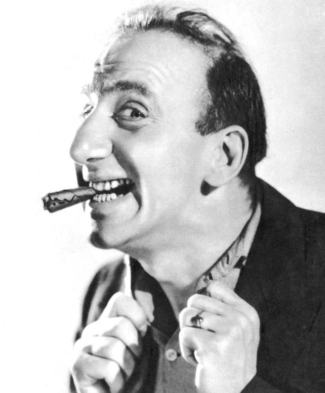 吉米·杜兰特（Jimmy Durante），美国歌手，钢琴家，演员和喜剧演员，1934-1935年 作者 不明