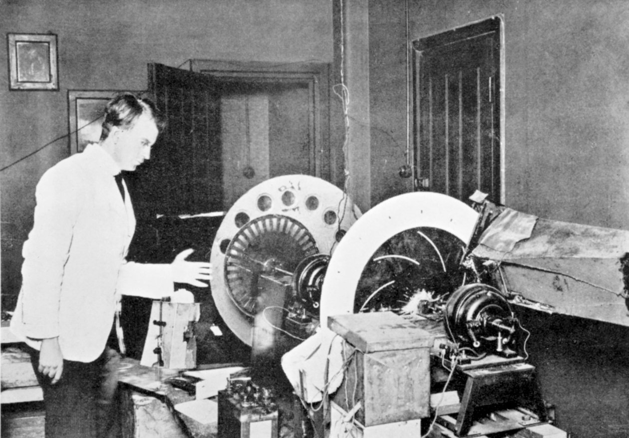 约翰·洛吉·贝尔（John Logie Baird）1888-1946年，苏格兰电气工程师，电视先驱，1920年代 作者 不明