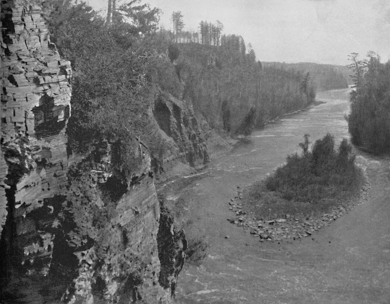 卡米斯蒂奇亚河（Kaministiquia River），位于卡卡贝卡瀑布（Kakabeka Falls）下方，建于1897年。 作者 不明