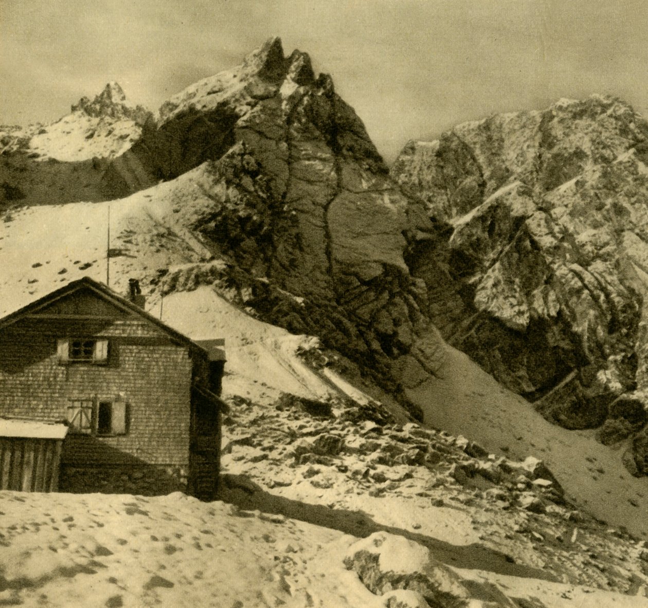 卡尔斯巴德小屋（Karlsbader Hut），奥地利Lienz Dolomites，建于1935年。 作者 不明