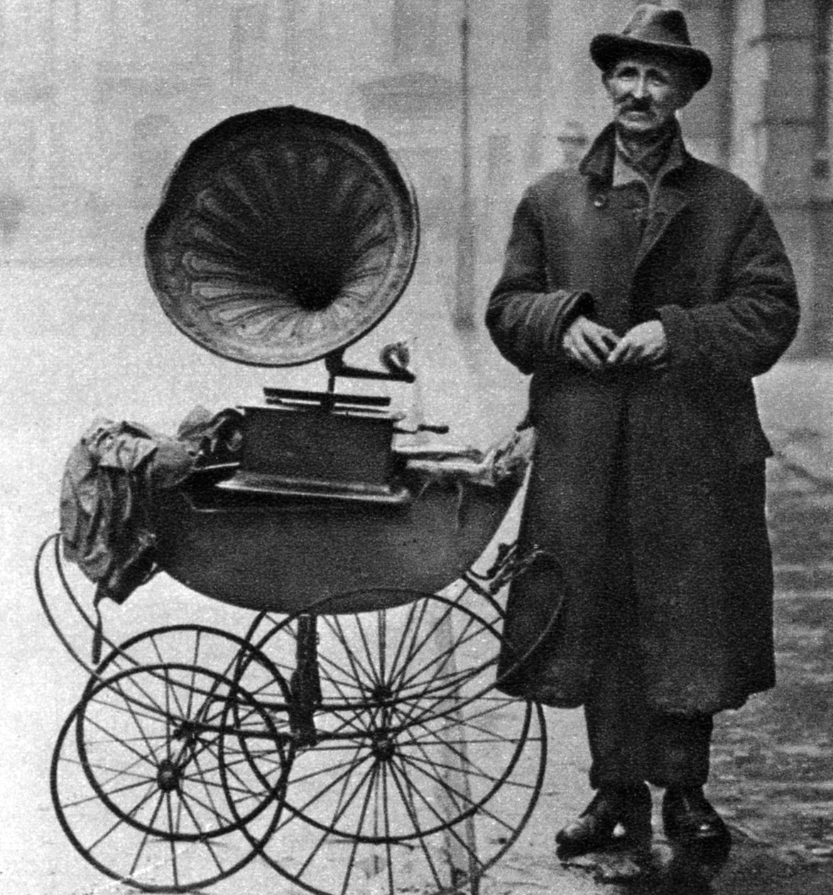 克尔伯式留声机播放器，伦敦霍尔本，1926-1927年 作者 不明