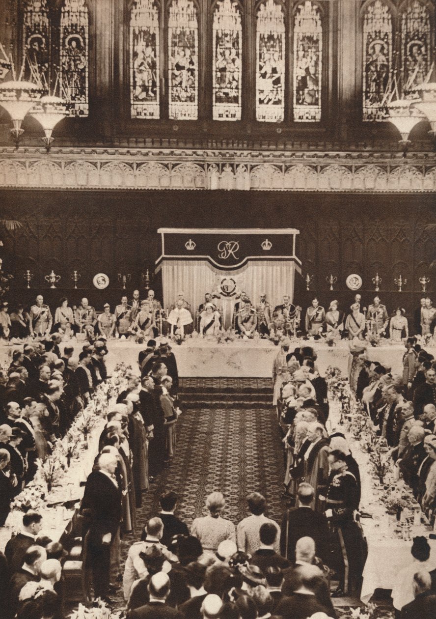 1937年，乔治六世国王和伊丽莎白女王参加午餐庆祝加冕典礼 作者 不明