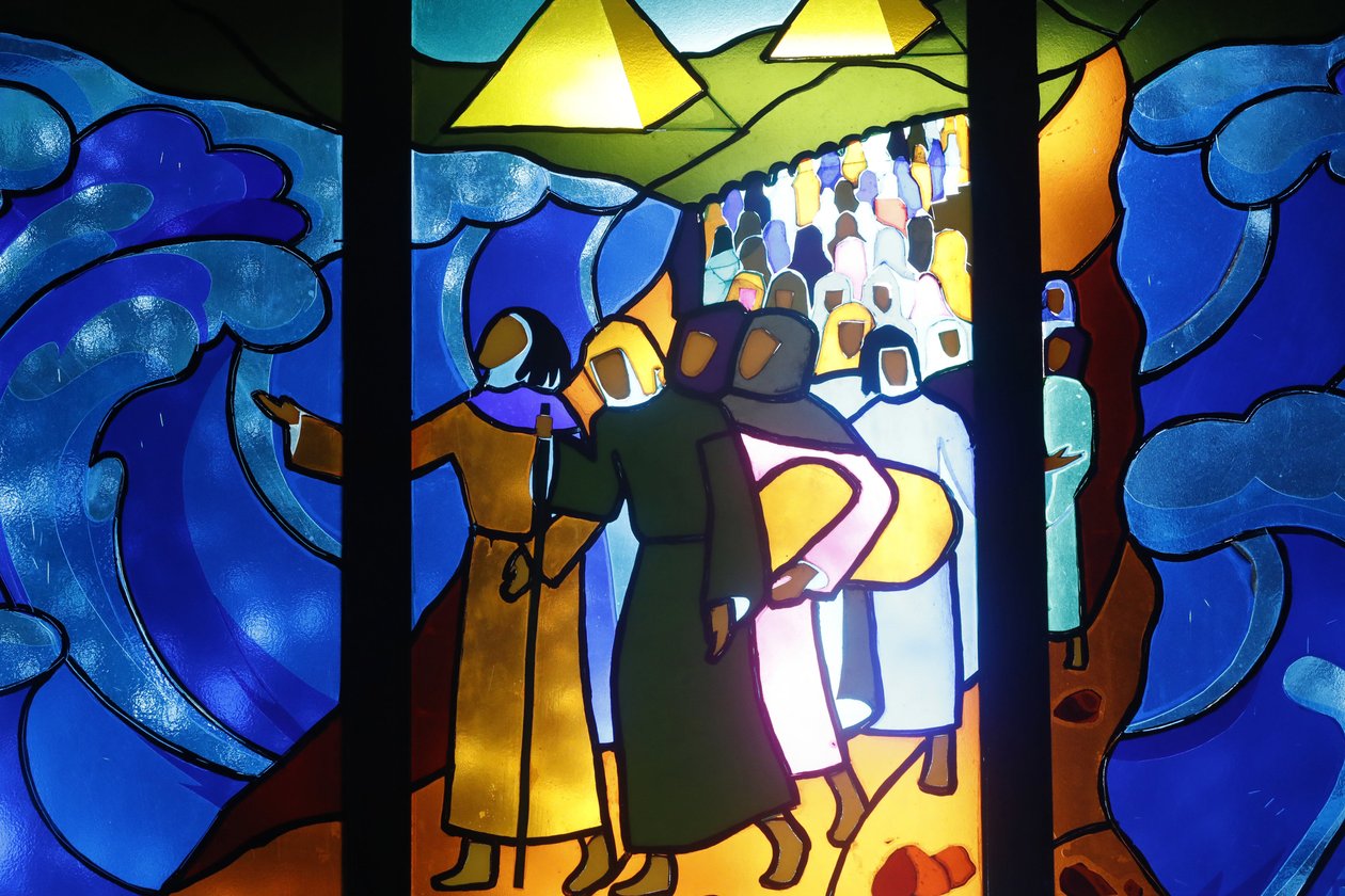 Kon Tum Cathedral. Stained glass window. The Crossing of the Red Sea. Kon Tum. Vietnam 作者 不明