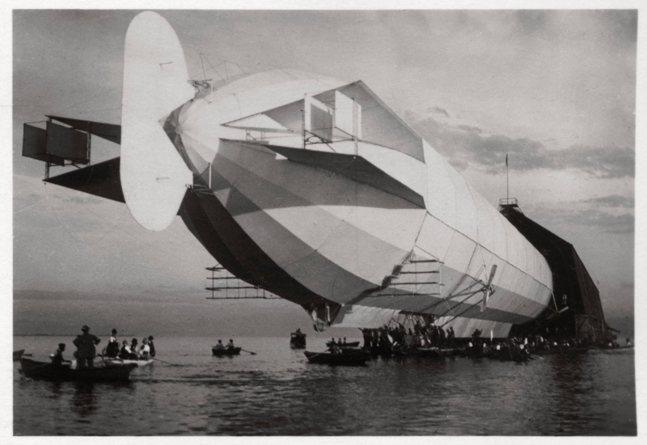 LZ 6进入浮动衣架，哈雷，德国，c1909-1910 1933年 作者 不明