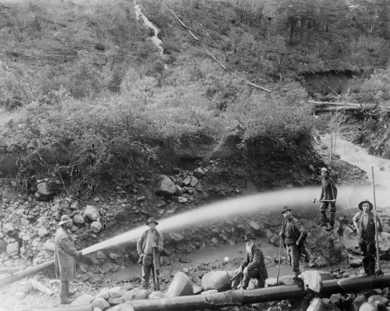 1890年代，加利福尼亚州的La Grange矿山乘员组。 作者 不明