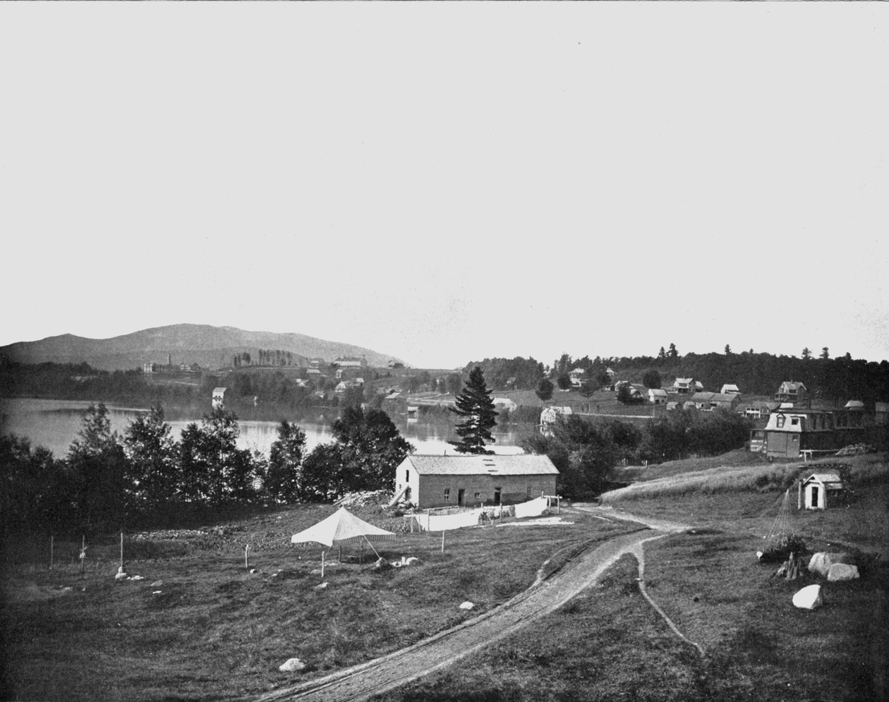 美国纽约州阿地伦达山脉的普莱西德湖，摄于1900年。 作者 不明