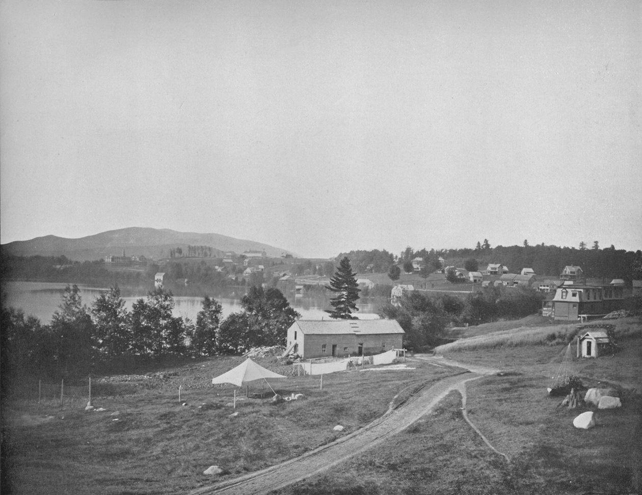 普莱西德湖（Lake Placid），阿地伦达山脉，纽约，大约1897年。 作者 不明