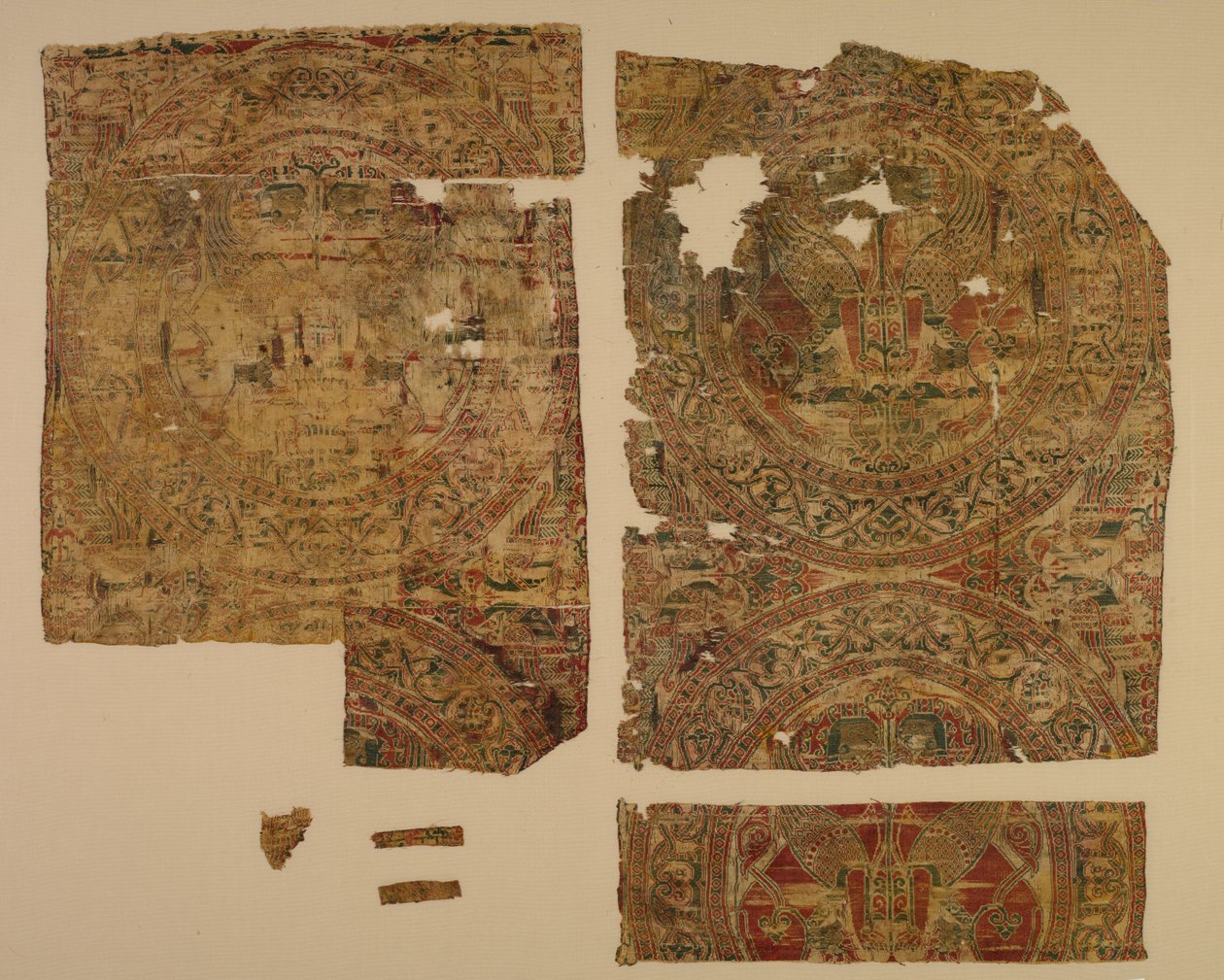 兰帕斯面对圆形狮身人面像，出自圣伯纳德·卡尔沃墓（1200-1243）。 作者 不明