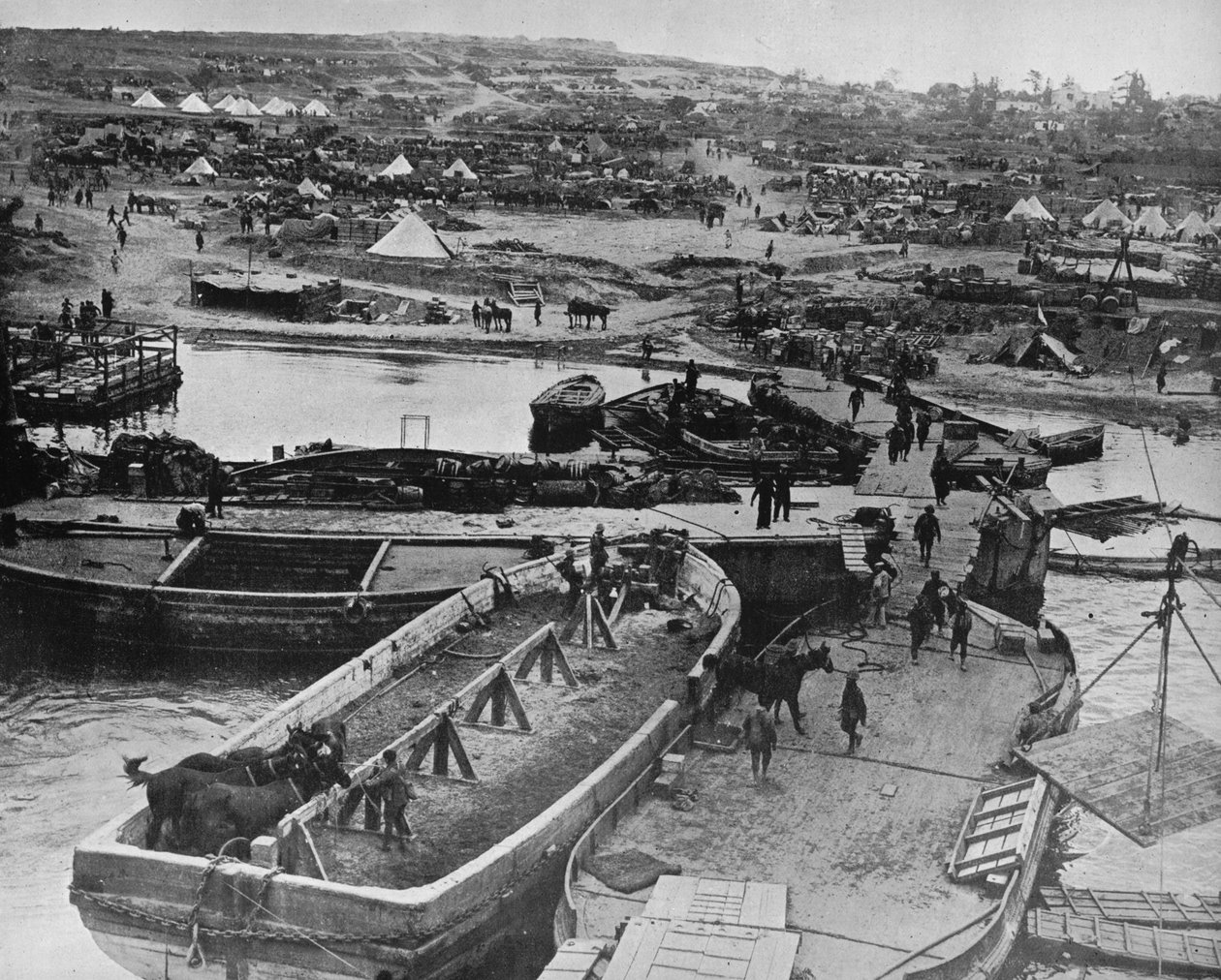 1915年，英军抵达半岛时，在塞德艾尔巴赫（Sedd el Bahr）登陆海滩 作者 不明