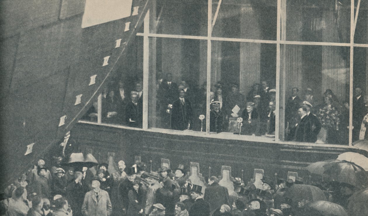 1934年9月26日，1936年9月26日发射了巨型新的英国邮轮RMS玛丽皇后号 作者 不明