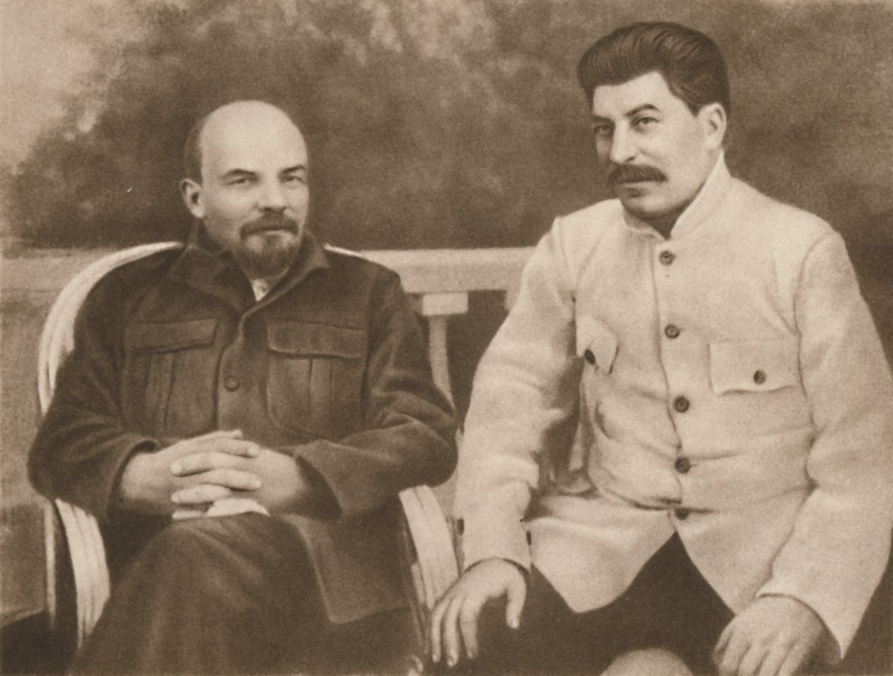 列宁和斯大林于1922年在莫斯科附近的高尔基，1939年。 作者 不明