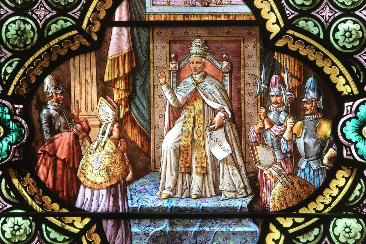 Leo XIII. The bubble of the rosary. Stained glass window. Shrine of Our Lady of la Salette, La Salette-Fallavaux, France 作者 不明