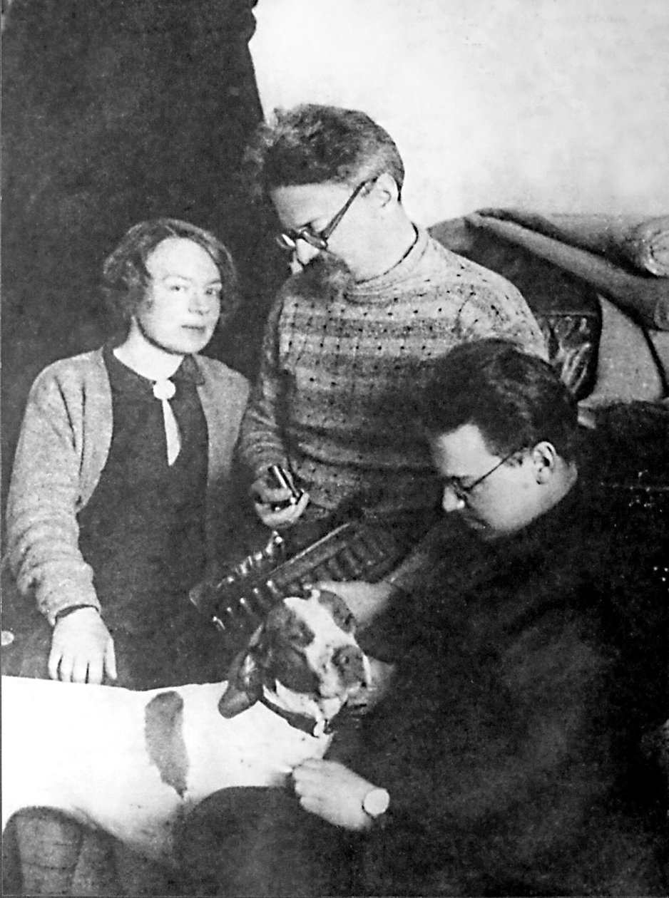 列昂·托洛茨基及其家人，苏联阿拉木图，1928年 作者 不明