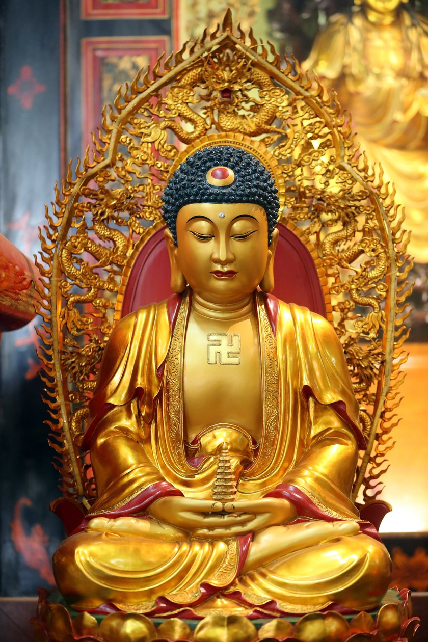 梁山佛教寺庙。金佛像。新加坡 作者 不明