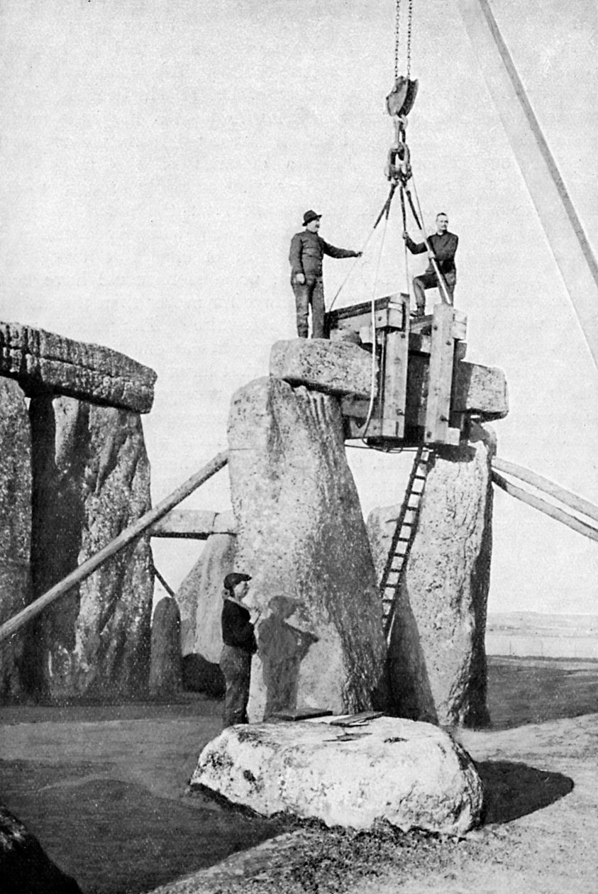 在巨石阵（Stonehenge）举起冒牌货，1901年，约1920年 作者 不明
