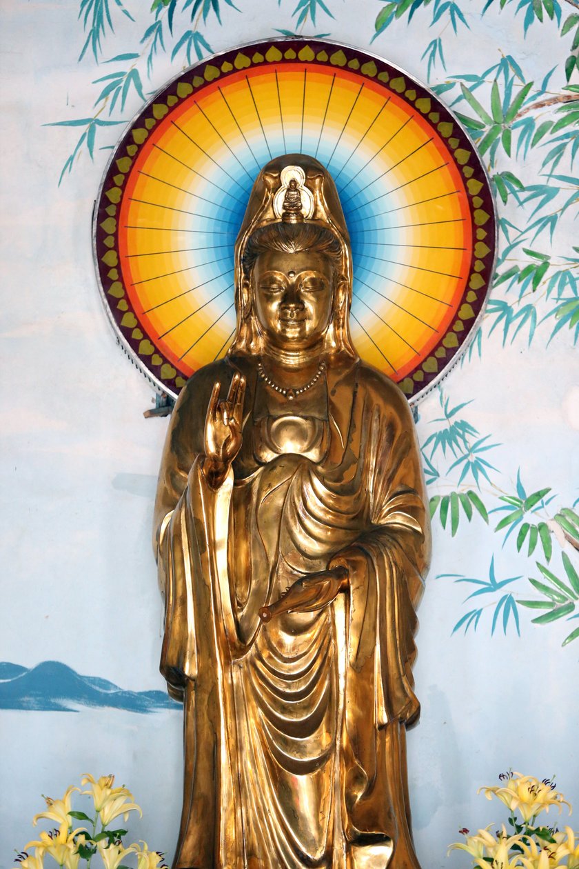 Linh Ung buddhist pagoda. Quan Am bodhisattva of compassion or goddess of Mercy. Gesture of protection (Abhay). Danang. Vietnam 作者 不明