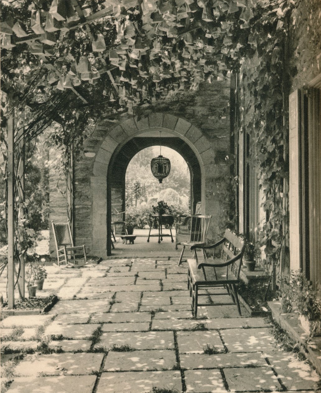 W. Griffin Gribbel先生的乡间别墅居住露台，费城栗山，c1928 作者 不明