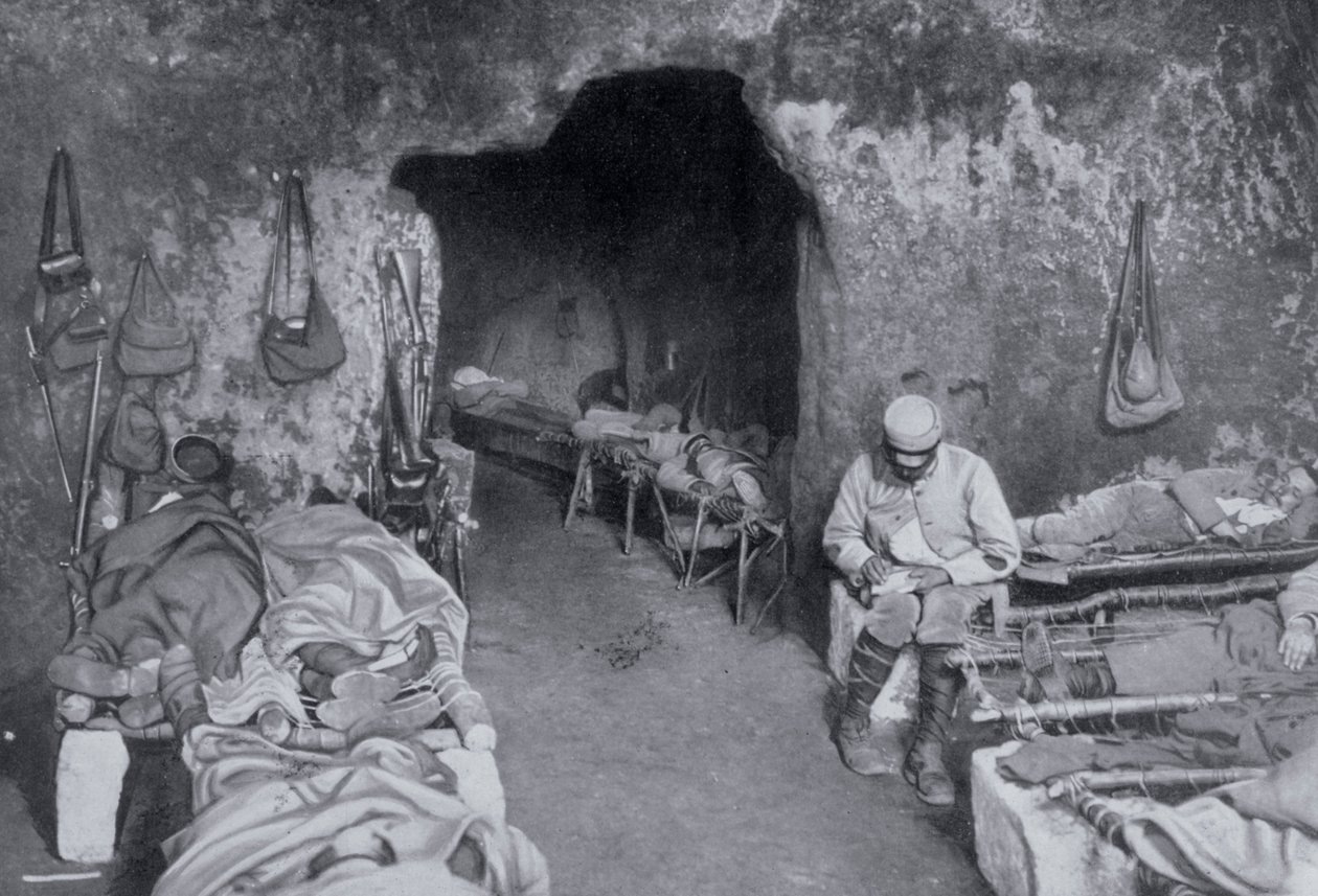 第一次世界大战，1915年，在法国洞穴中居住 作者 不明