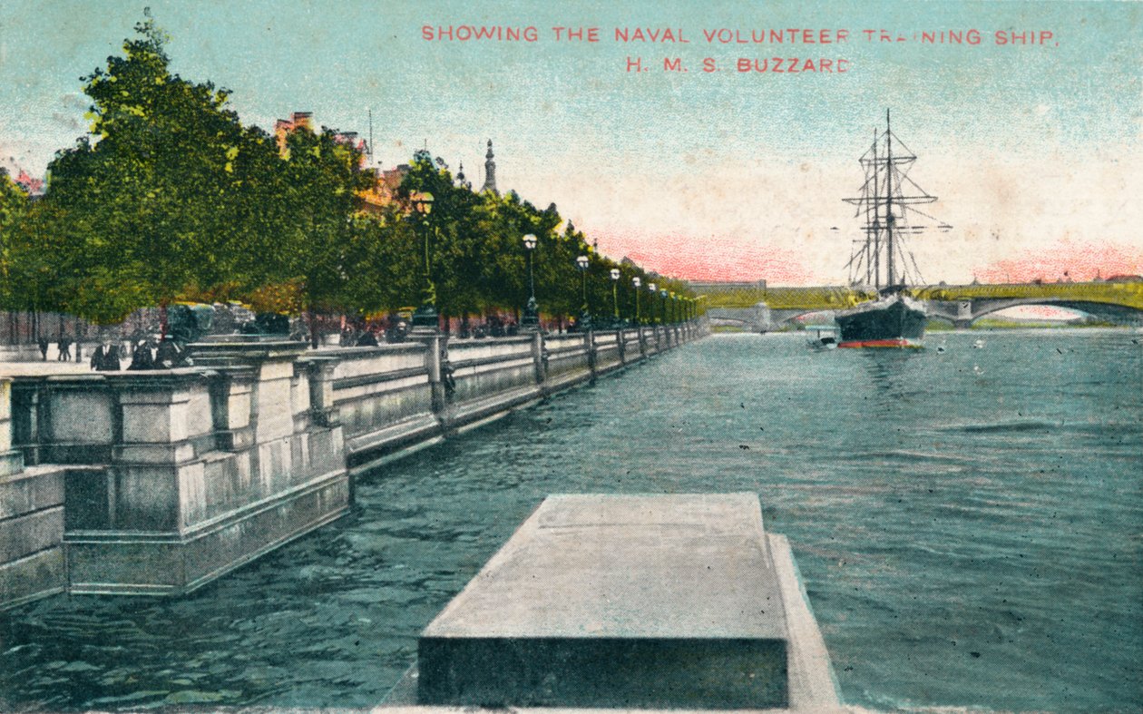 伦敦泰晤士河堤防-展示海军志愿训练船，HMS秃鹰，1907年 作者 不明