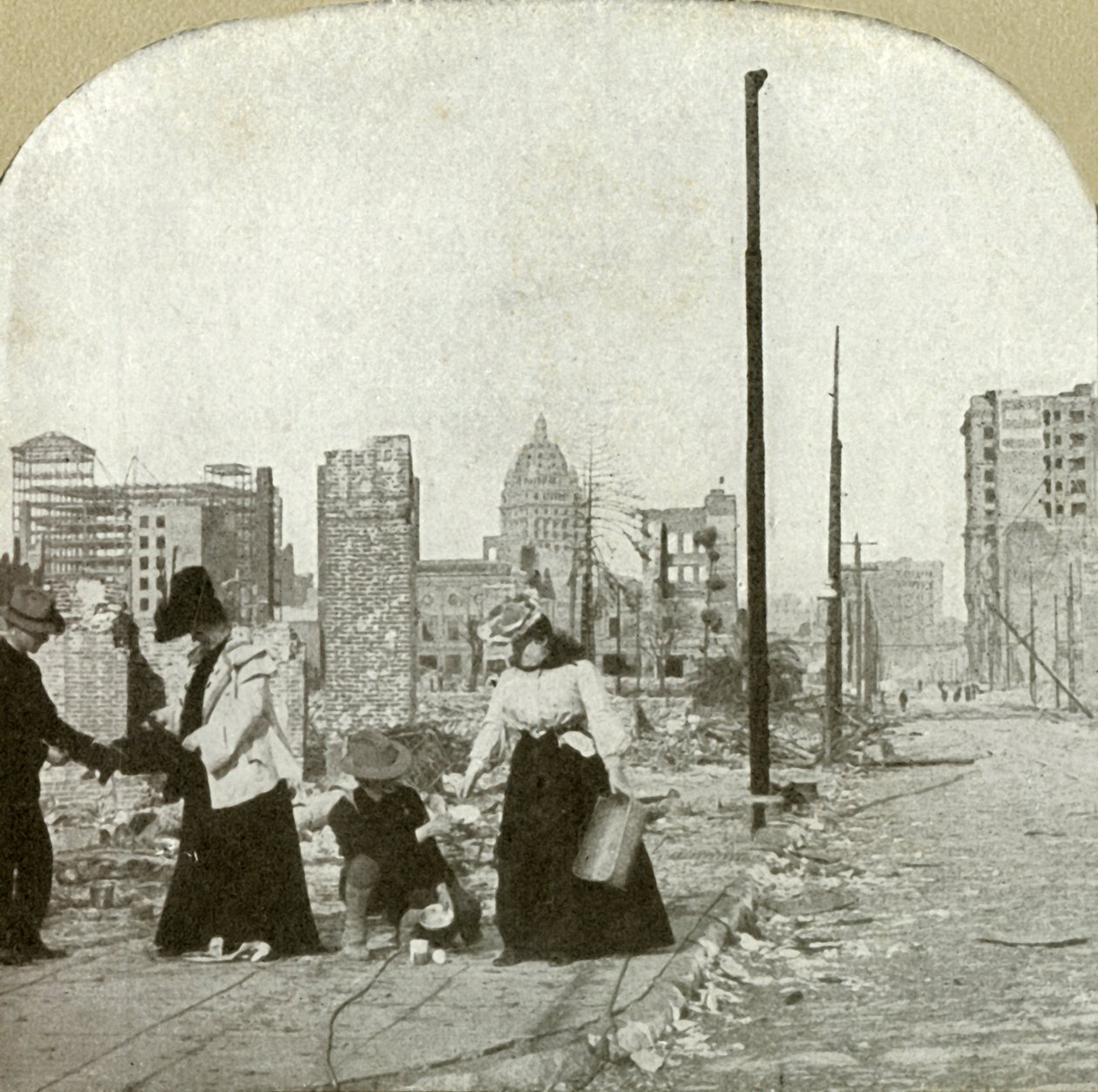 从埃利斯（Ellis）和琼斯（Jones）的一角向东看-高层建筑，《旧金山电话》，1906年。 作者 不明