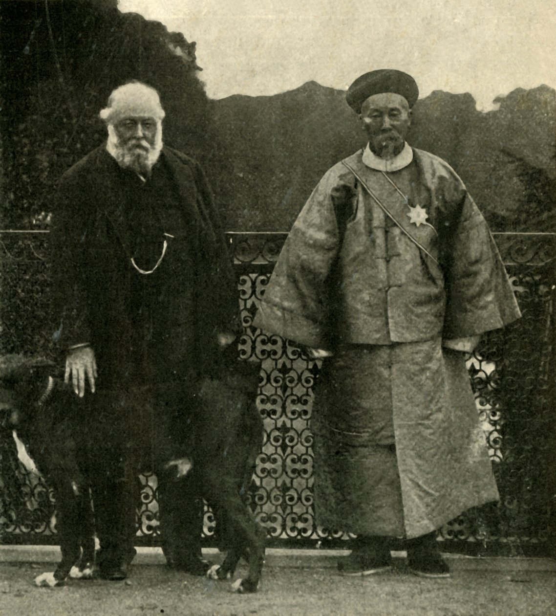索尔兹伯里勋爵和李鸿章，1901年。 作者 不明