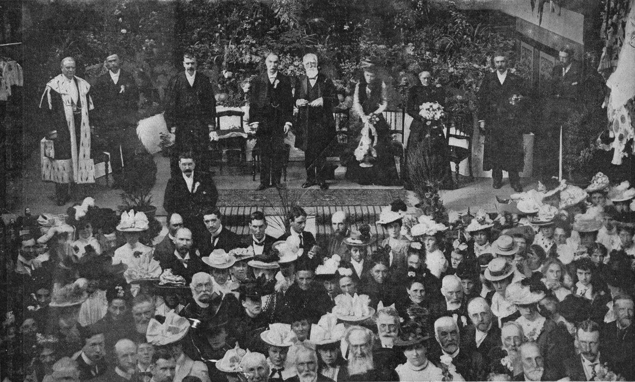 斯特拉斯科纳勋爵（Lord Strathcona）于1900年在他的故乡福里斯（Freeres）开设免费教堂集市 作者 不明