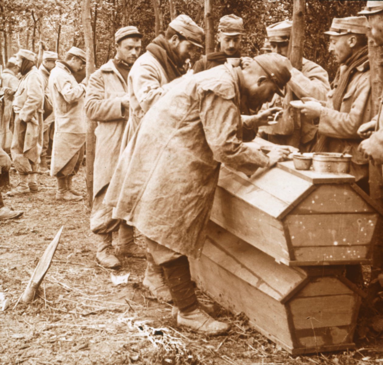 法国北部Carency的令人震惊的餐点，c1914-c1918。 作者 不明