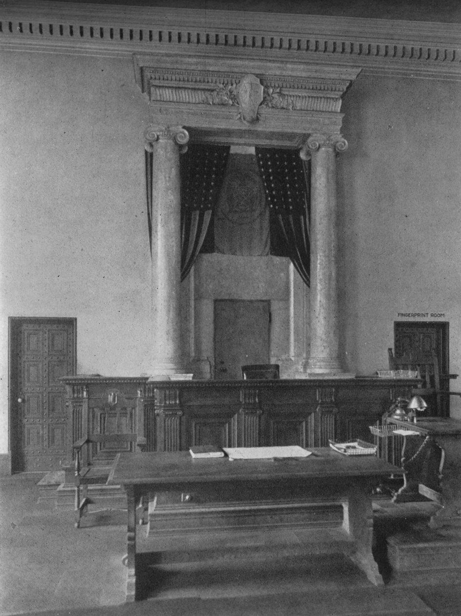 1924年，纽约市第三区法院审判室裁判官席 作者 不明
