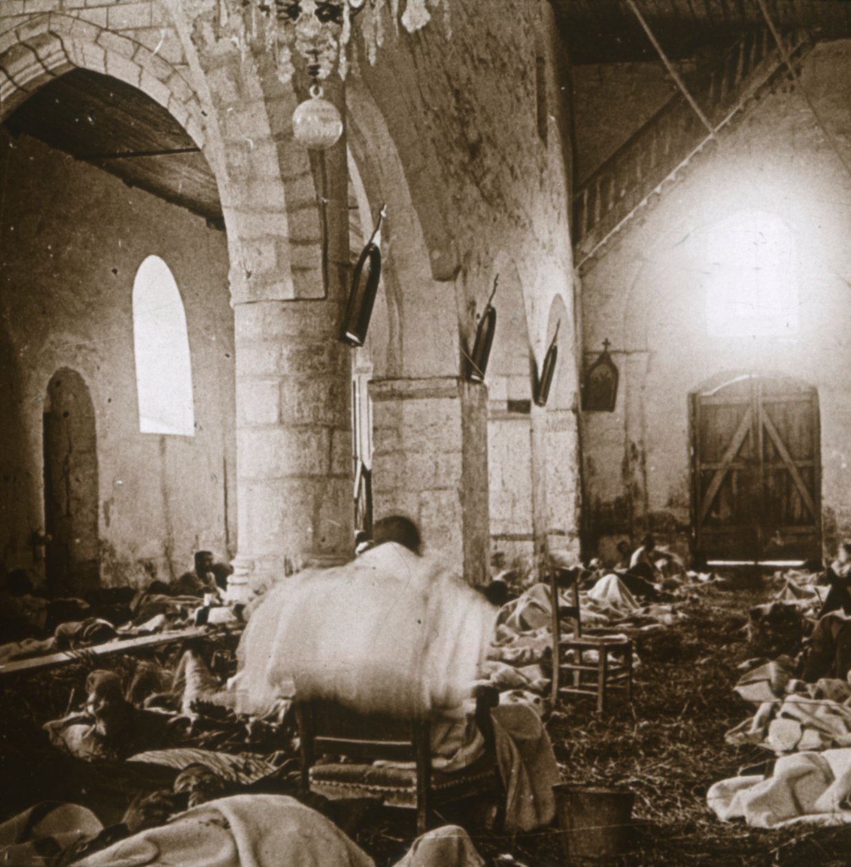 1914年法国北部马恩省一座教堂的临时医院 作者 不明