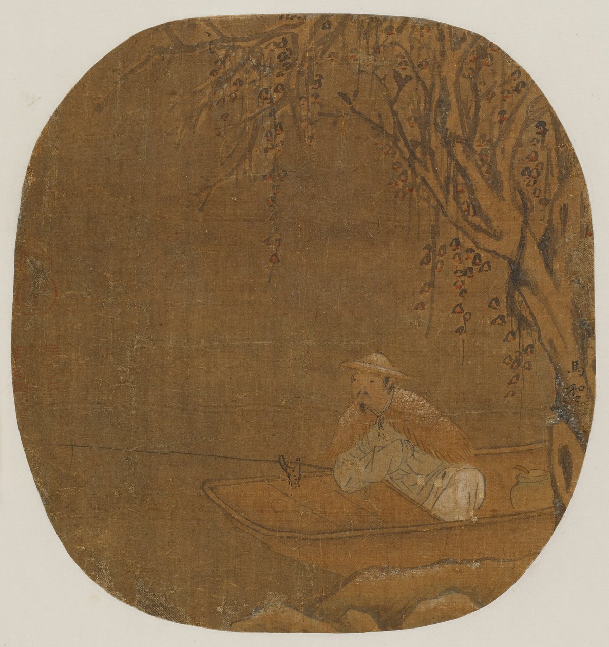 男子在树下的船上钓鱼，可能是明朝，1368-1644年。 作者 不明