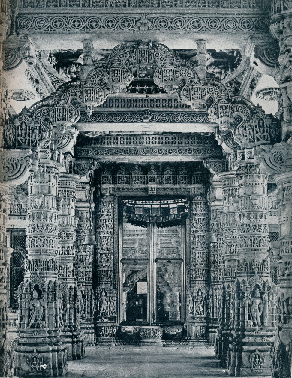 在入口处的大理石雕塑到Ja那教的寺庙在Dilwara，阿布山，c1100。 作者 不明