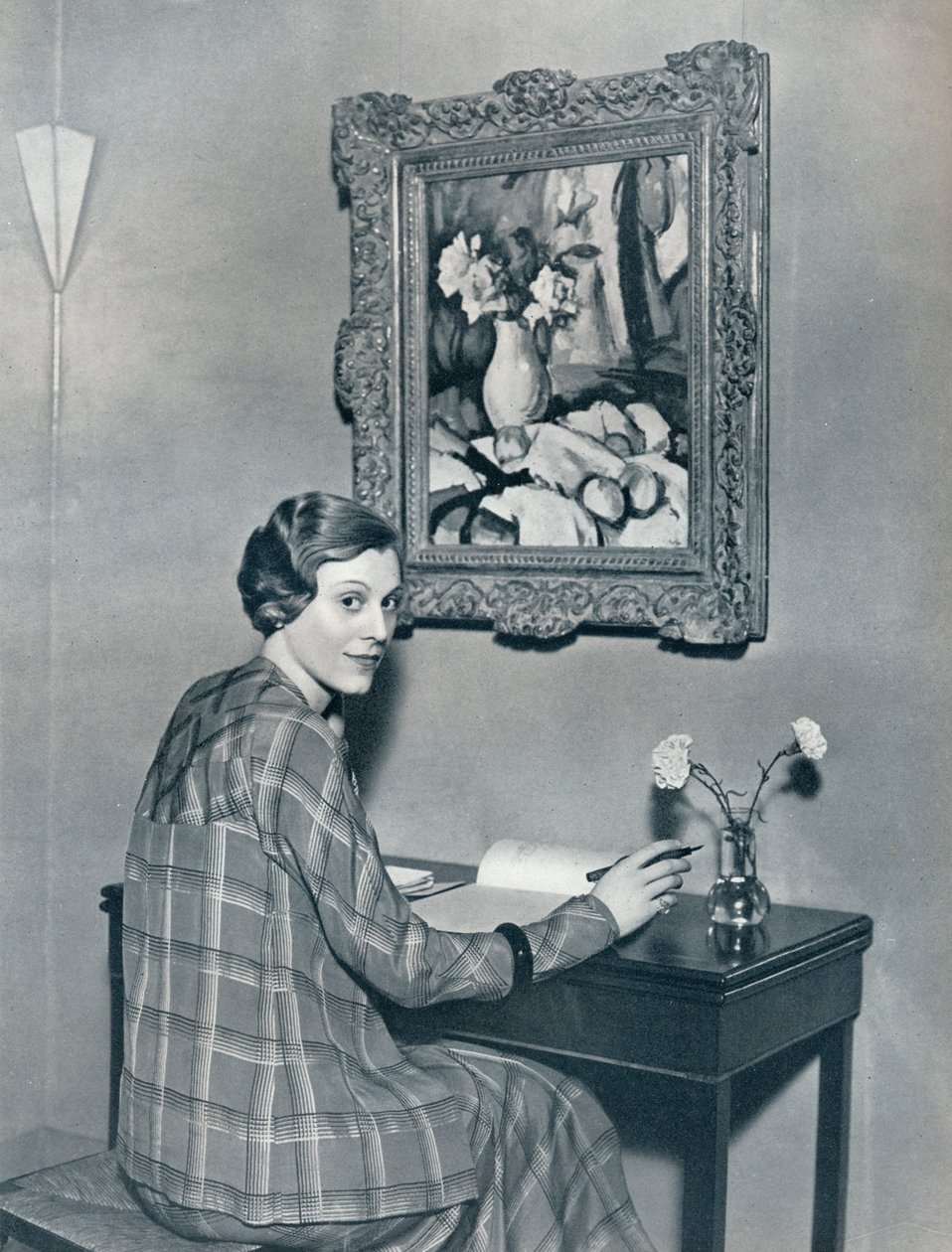 玛丽·内（Marie Ney）在她的公寓中，c1934 作者 不明