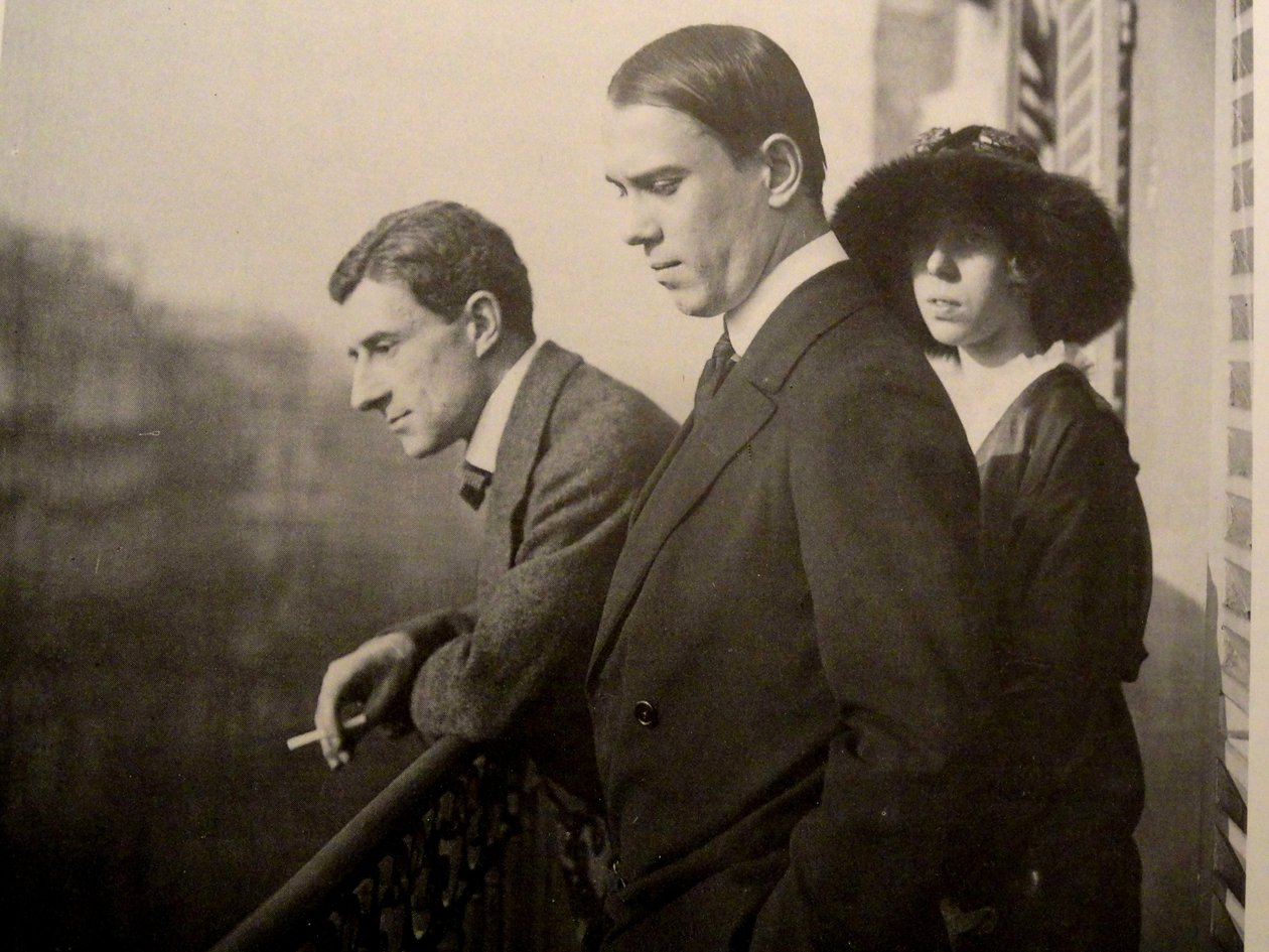 莫里斯·拉威尔（Maurice Ravel），瓦斯拉夫·尼金斯基（Vaslav Nijinsky），布罗尼斯拉夫·尼金斯卡（Branislava Nijinska）在巴黎，1914年 作者 不明