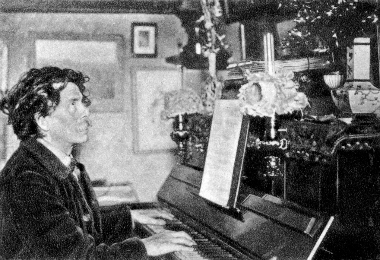 法国诗人莫里斯·罗里纳特（Maurice Rollinat），弹钢琴，1902年 作者 不明