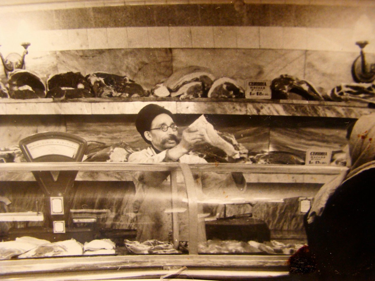 苏联一家苏联食品商店的肉类柜台，1960年代 作者 不明