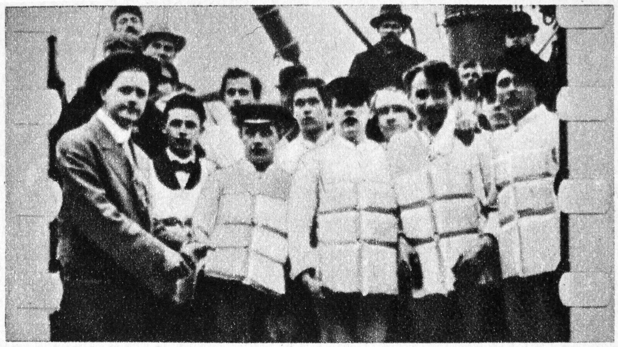 泰坦尼克号船员的救生衣，1912年 作者 不明